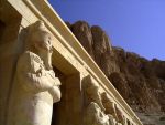 Královna Hatšepsut se nechávala znázorňovat jako muž, nejspíš aby tak posílila svou vládu