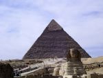 Majestátní sfinga před Rachefovou pyramidou